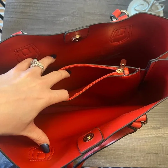 Adorable red bag - Picture 4 of 5